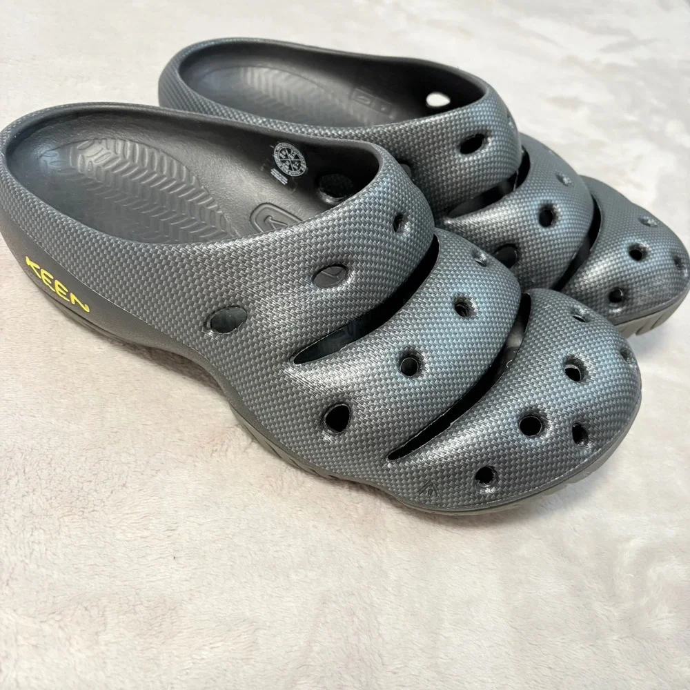 KEEN Yogui Arts Clog Sandal Mens Grey Size 12 Graphite Textured Slip On Mules